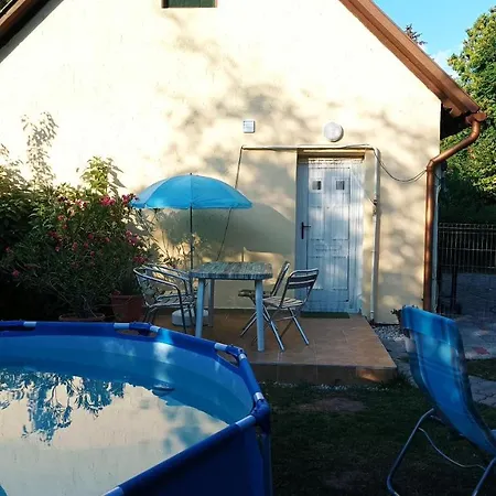 Kek Balaton Nyaralo Feriehus